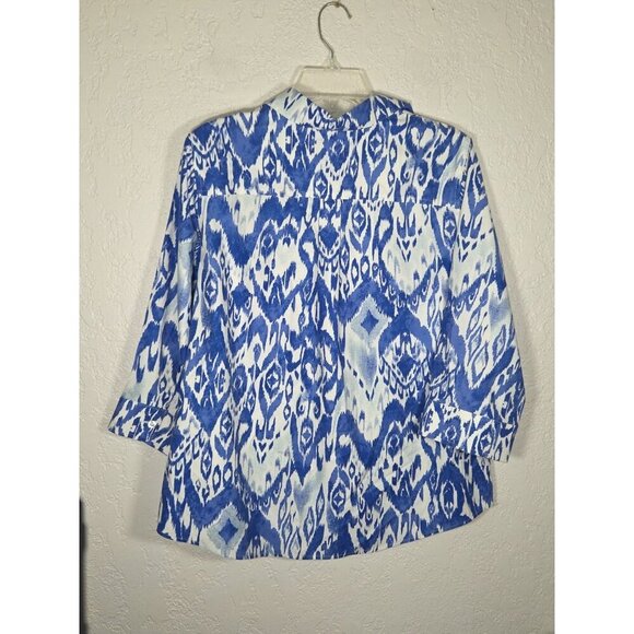 Chico’s Women’s 1 (Medium) Button Down No Iron Stretch Blue White 3/4 Sleeve - Picture 3 of 4